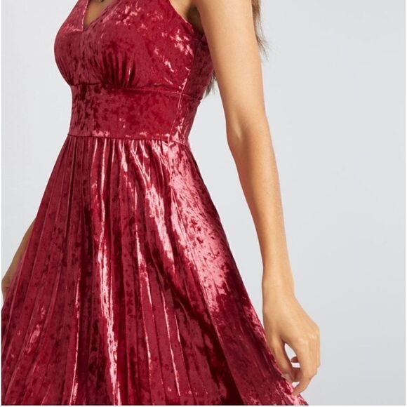 Modcloth Splendorous Spree Velvet Dress in Wine - Picture 5 of 16
